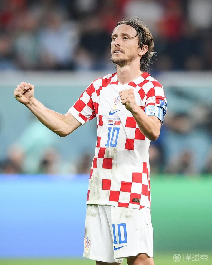 [中超]徐皓阳角球传中 于汉超头球破门